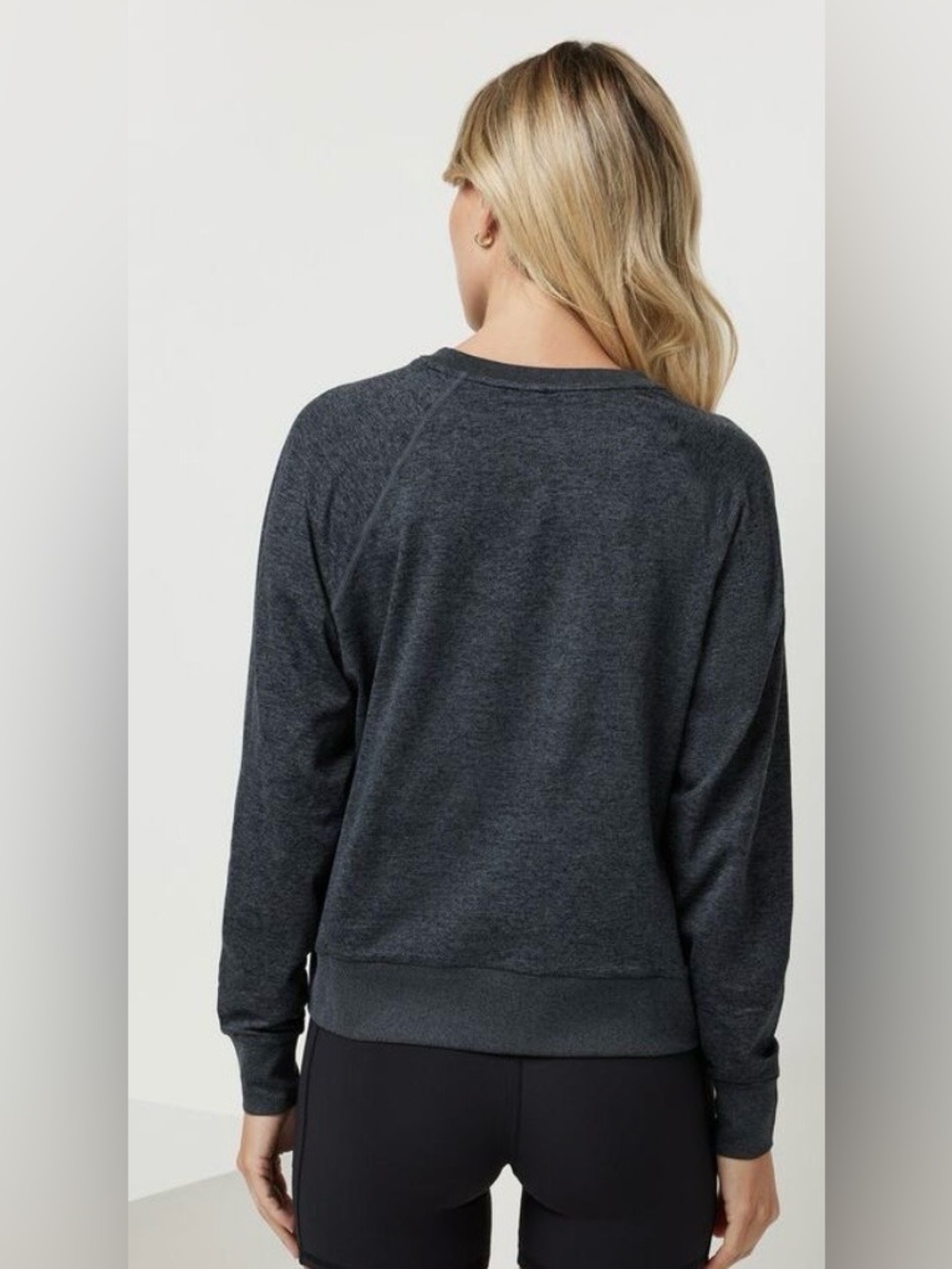Vuori-Halo Crew Pullover Charcoal Heather - Picture 2 of 4